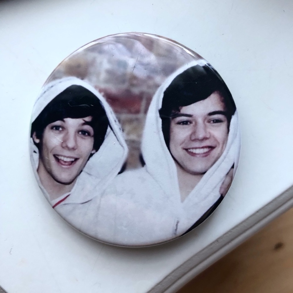 One Direction button Harry styles /Louis Tomlinson